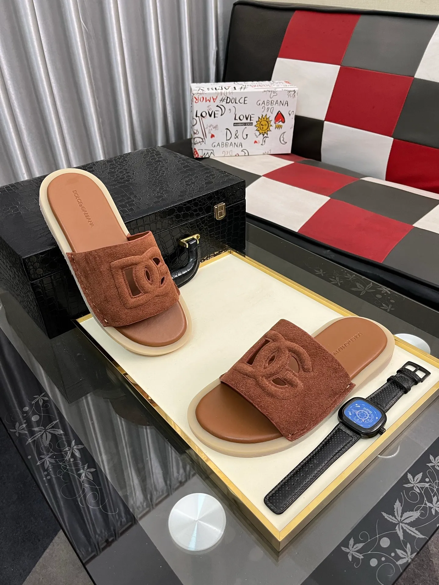Men's Men's Shoes 💰340⌚️⌚️ (DG) The latest casual slippers are fashionable and versatile, and can add luster to various looks. Create an exquisite design with unique dynamic vitality and modern atmosphere, showing modern elegance. Size: 38-442️⃣Colors available